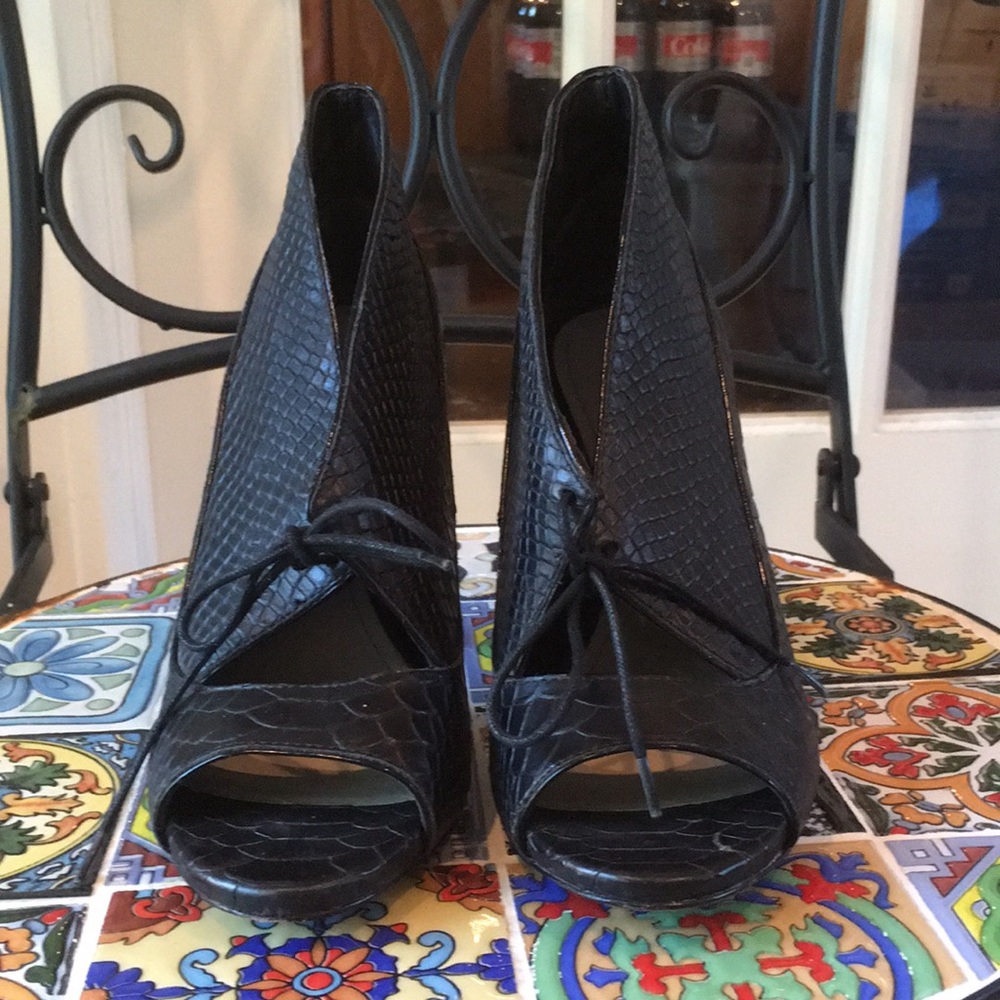 Pour La Victoire black Snakeskin heels - Picture 3 of 6